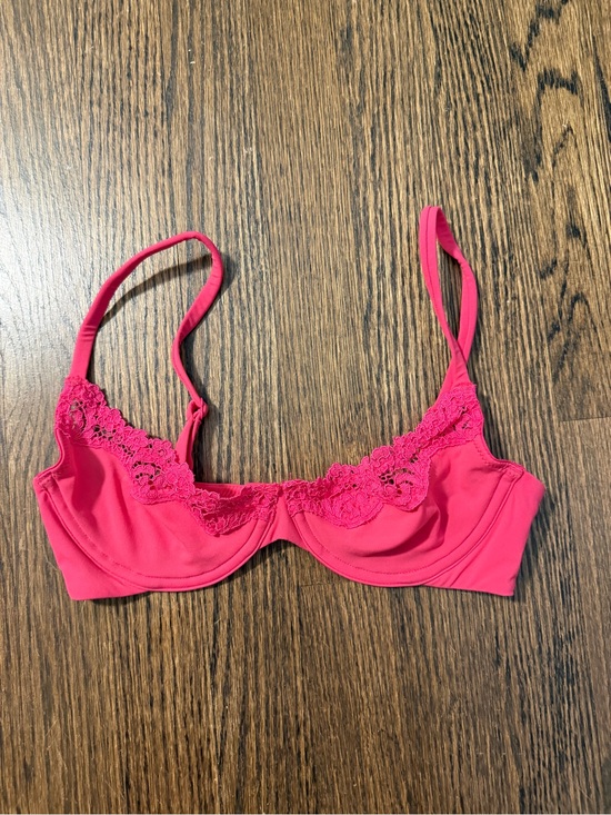 SKIMS Other - SKIMS Hot Pink Lace Trim Underwire Bra